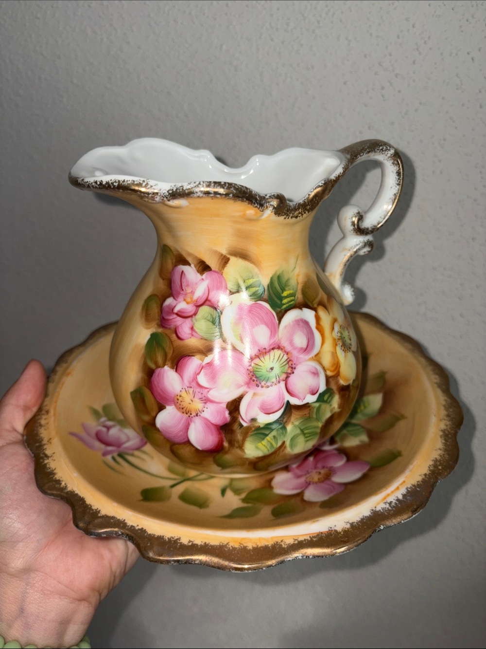 Lefton c2100 Hand-Painted Yellow Floral Pitcher and Basin Set